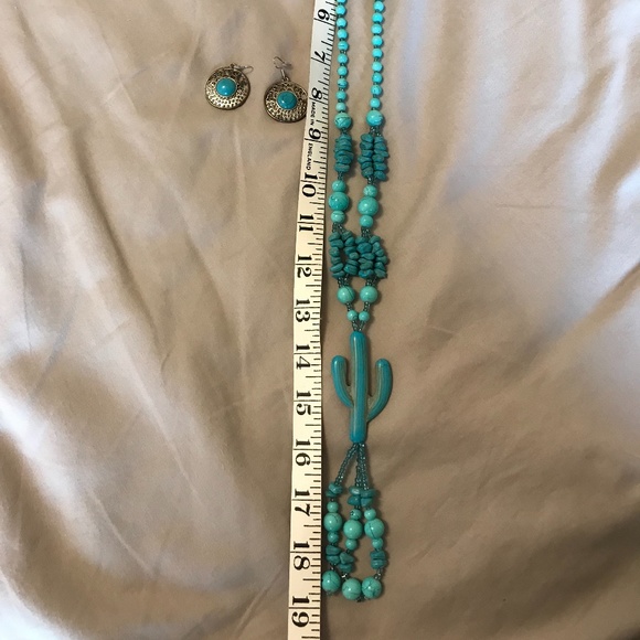 Faux Turquoise Desert 🌵 Necklace and Earring Set - New, Never worn - Picture 6 of 7